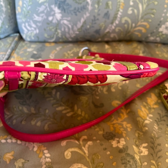 Vera Bradley Hello Dahlia print Crossbody Purse and Matching Wallet Set - Picture 4 of 13